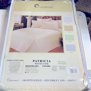 Stylemaster King Bedspread Patricia Ivory 120”x118” NWT Cottage Core new package